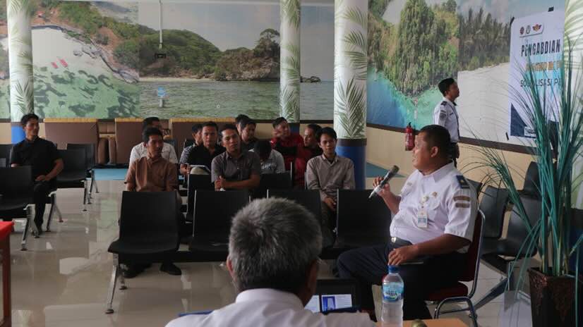 Rangkul Masyarakat Pesisir,Poltekbang Adakan Pengabdian Pemanfaatan Frekuensi